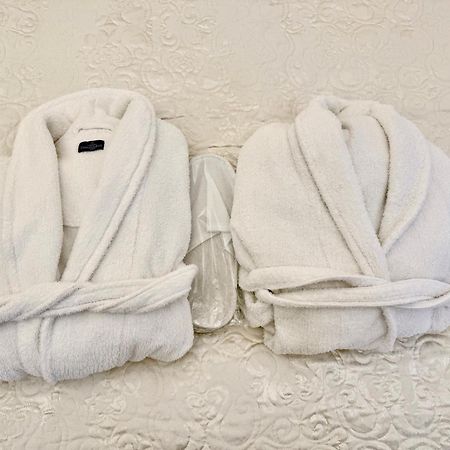 Elegant Apartment In Historical Centre & Free Locked Parking Рига Екстер'єр фото