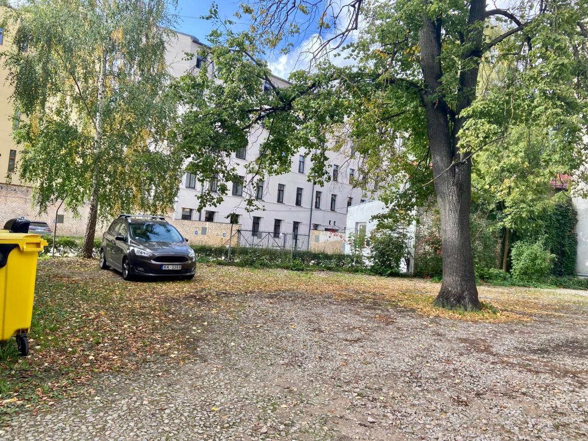 Elegant Apartment In Historical Centre & Free Locked Parking Рига Екстер'єр фото