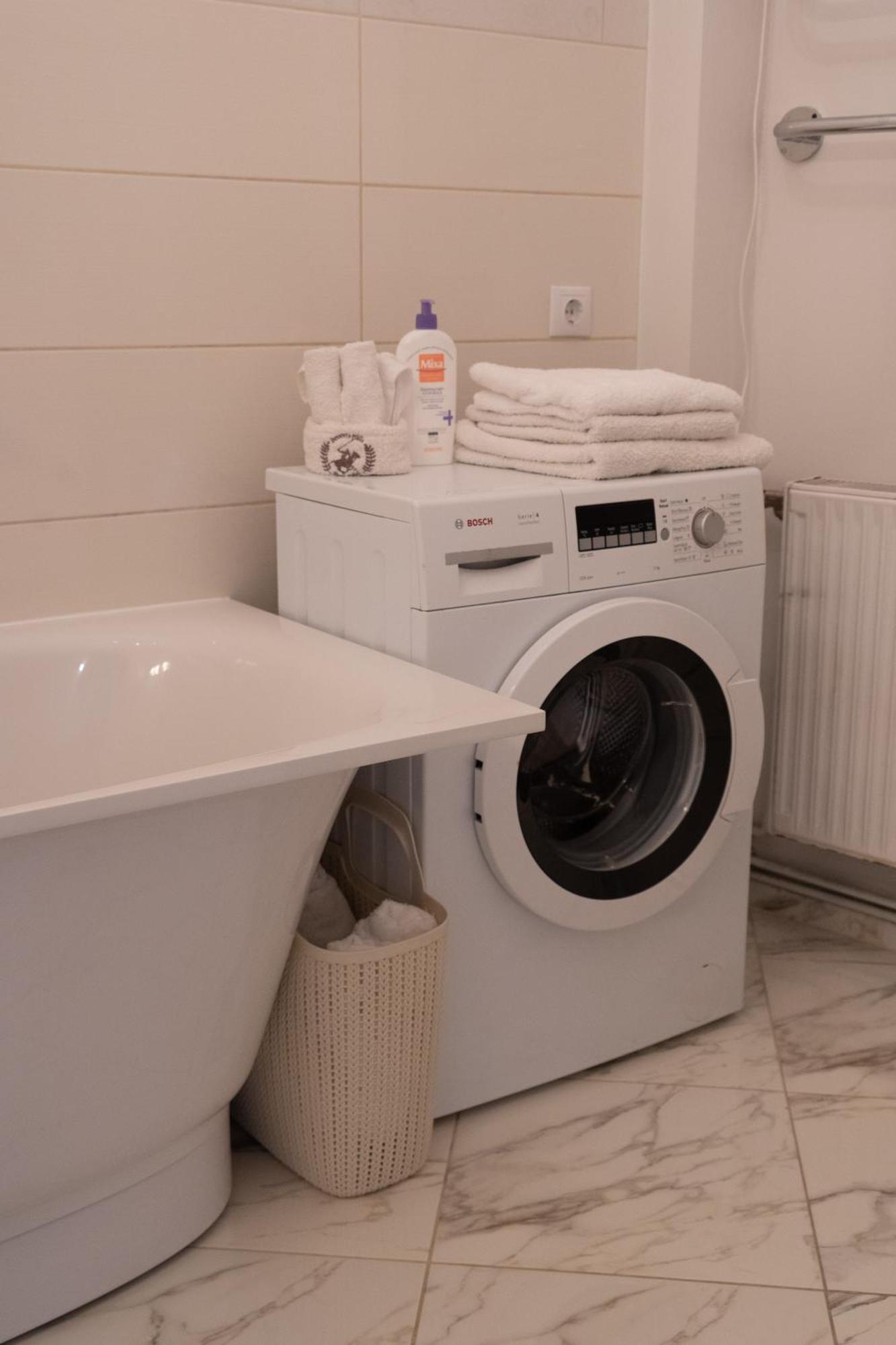 Elegant Apartment In Historical Centre & Free Locked Parking Рига Екстер'єр фото
