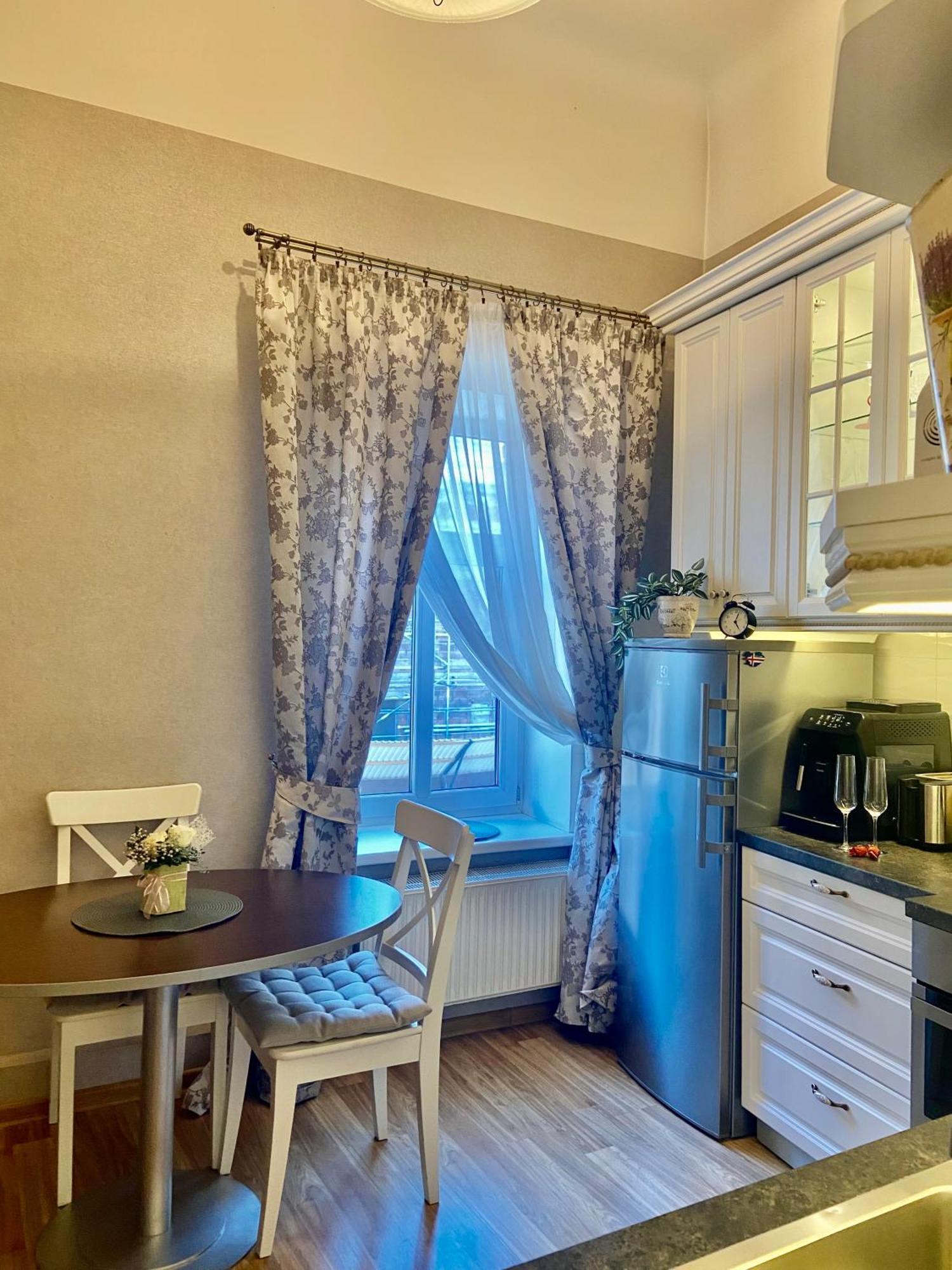 Elegant Apartment In Historical Centre & Free Locked Parking Рига Екстер'єр фото