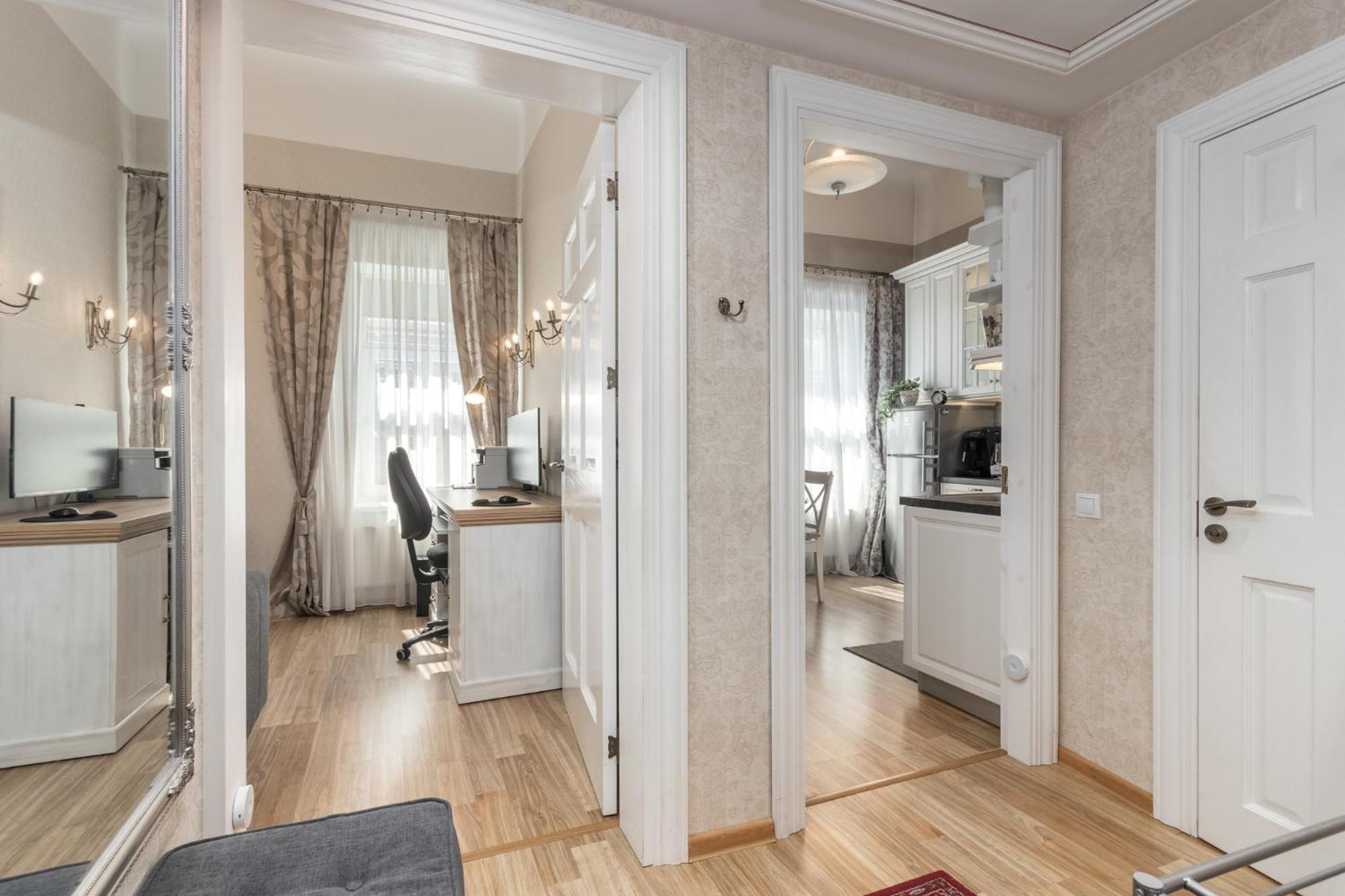 Elegant Apartment In Historical Centre & Free Locked Parking Рига Екстер'єр фото