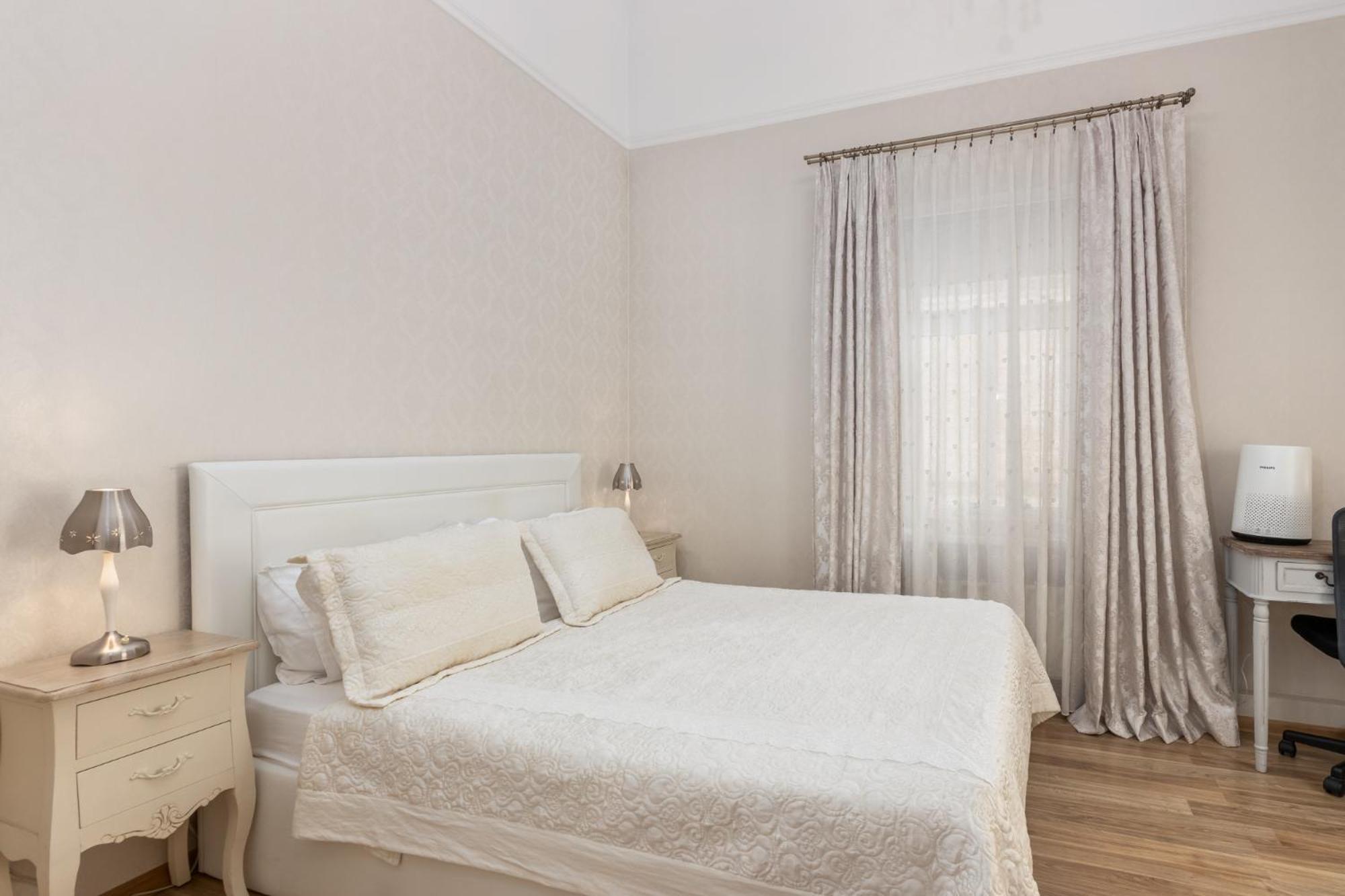 Elegant Apartment In Historical Centre & Free Locked Parking Рига Екстер'єр фото